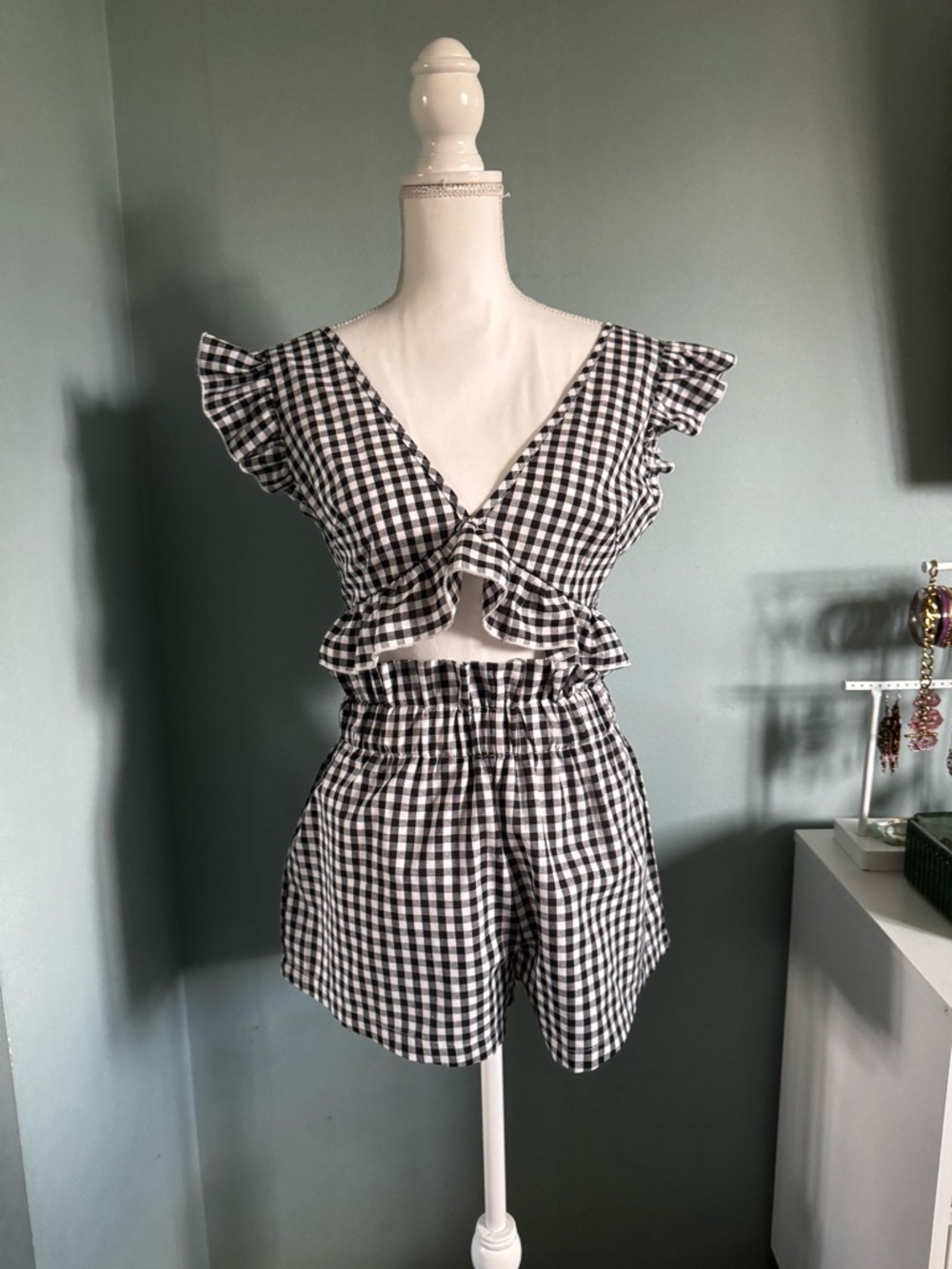 NWOT  Gingham Ruffle Tie-Front Crop Top & High-Waist Shorts Set Small